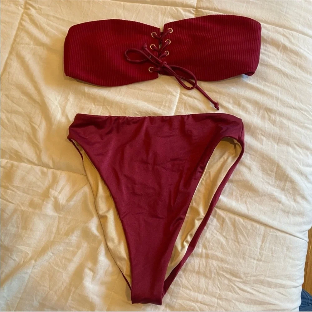 Bikini - Picture 1 of 4
